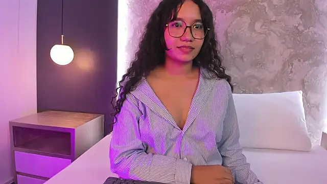 alysson_moon_ stripchat live cam model