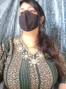 cute-tanvi stripchat live cam model