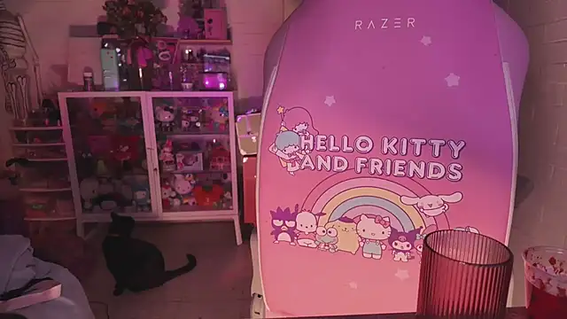 kaithra stripchat live cam model