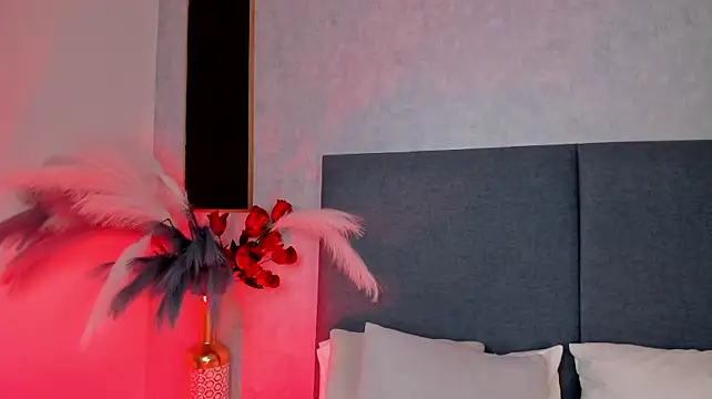 RavenMonrroe stripchat live cam model