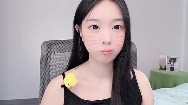 Yoyo33355 stripchat live cam model