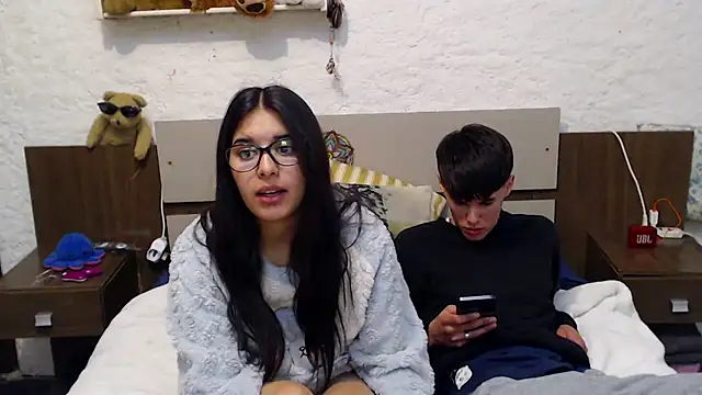 Brilenn stripchat live cam model