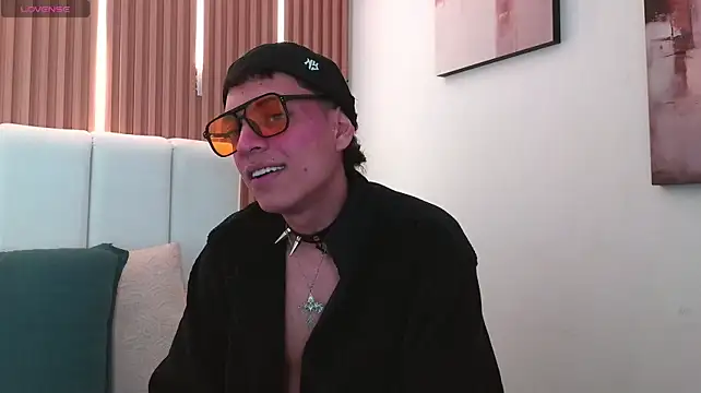 Hell_Boy_06 stripchat live cam model