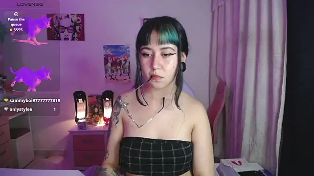 iris_sky stripchat live cam model