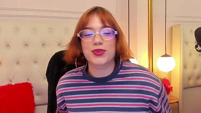 MillyHotsoon stripchat live cam model