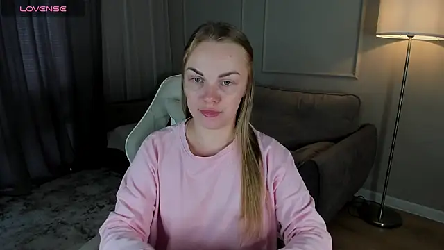 lolalitte stripchat live cam model