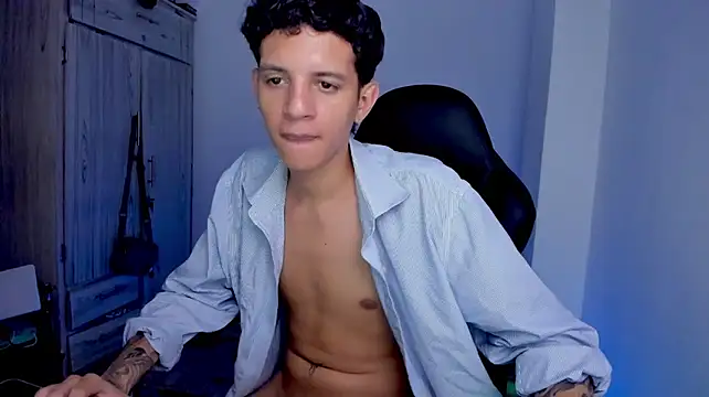 tylerrnova stripchat live cam model
