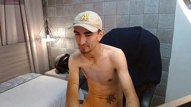 MykeCastle stripchat live cam model