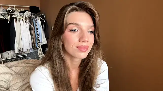 TrishIsaac stripchat live cam model