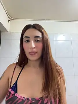 EsmeraldaMidnight stripchat live cam model