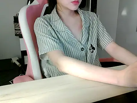 lucienguyen stripchat live cam model