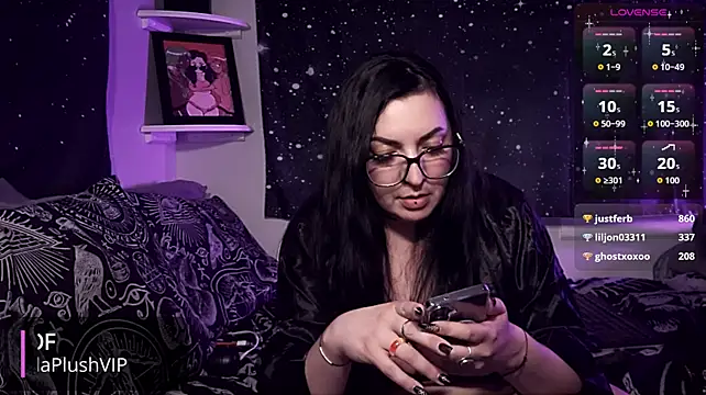 PriscillaPlush stripchat live cam model