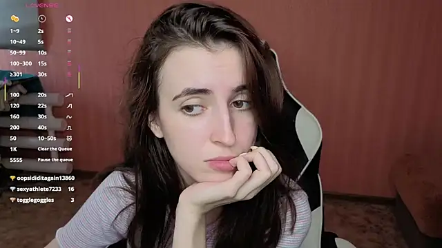 reaissss stripchat live cam model