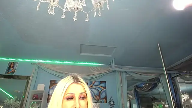 ADRIANNA_FOX stripchat live cam model