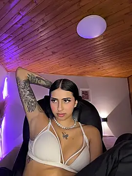 Hilary_pinkk stripchat live cam model