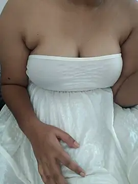 Its_sanvi stripchat live cam model