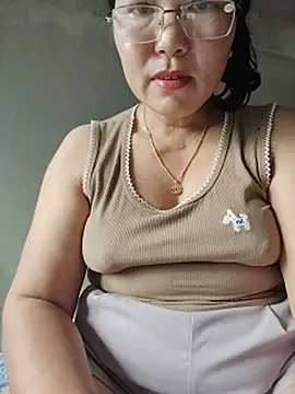 -Titihan- stripchat live cam model