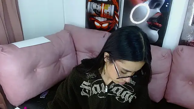 Miahotcs1 stripchat live cam model
