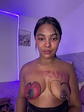 MIAROGERSSS stripchat live cam model