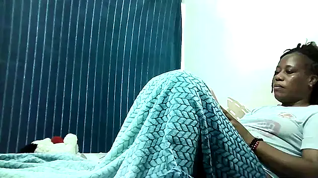 Dutches101 stripchat live cam model