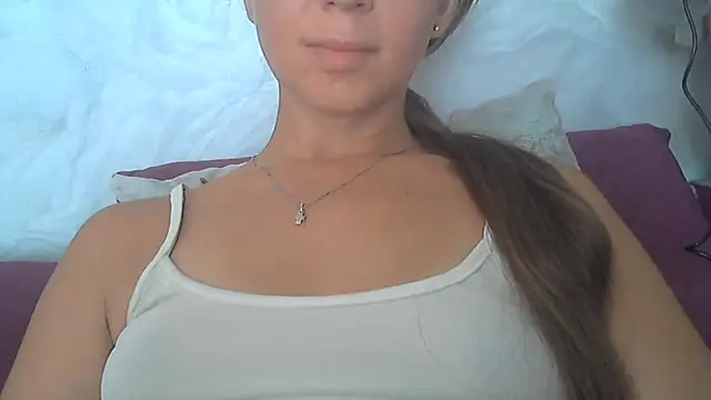 Bella--White stripchat live cam model