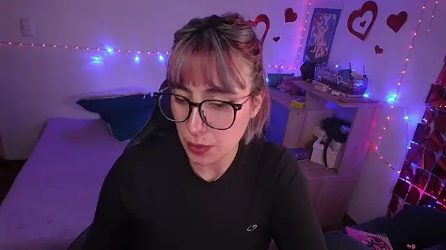 Miacatsito3 stripchat live cam model
