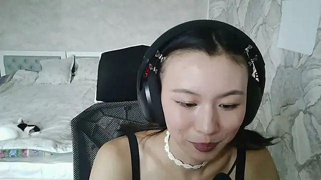 JacklynGingrich stripchat live cam model