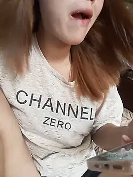 late2004 stripchat live cam model