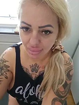 Lorelay369 stripchat live cam model