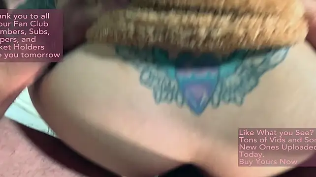 RhiCon stripchat live cam model