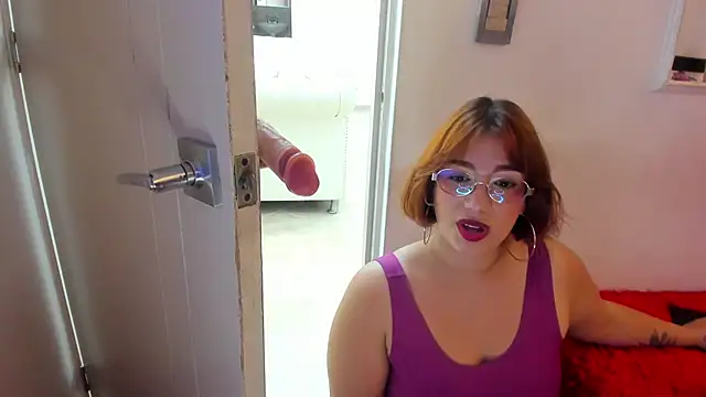 MillyHotsoon stripchat live cam model