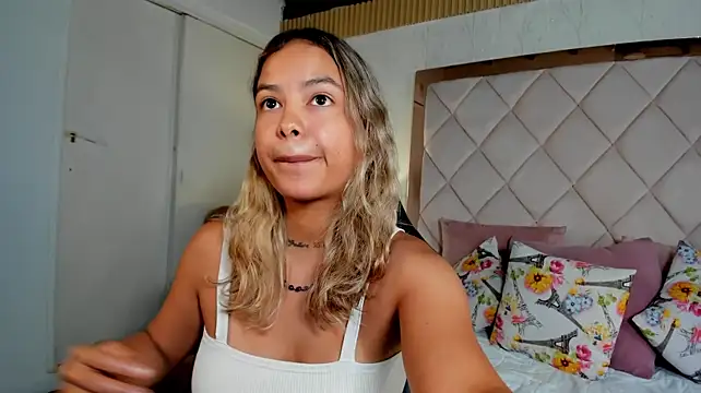 dulce_lyraa1 stripchat live cam model