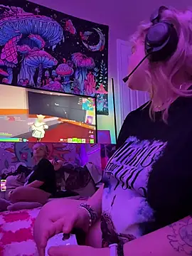 Cutiepiespanks stripchat live cam model