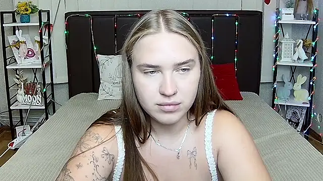 LauraHlot stripchat live cam model