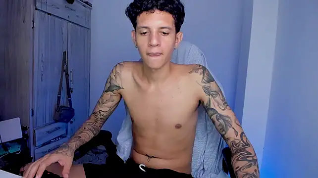 tylerrnova stripchat live cam model