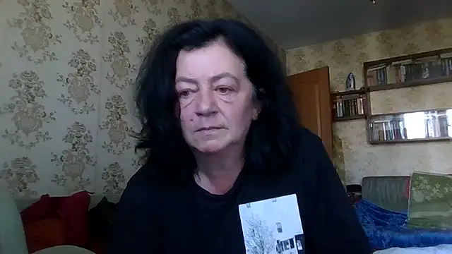 GypsiQueen2 stripchat live cam model