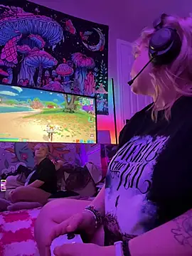 Cutiepiespanks stripchat live cam model