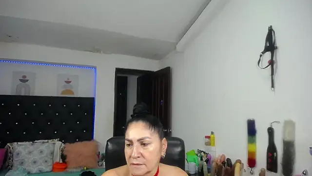 mature_bigboobs10 stripchat live cam model