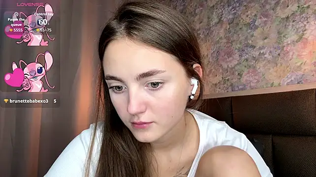 LoraDavi stripchat live cam model
