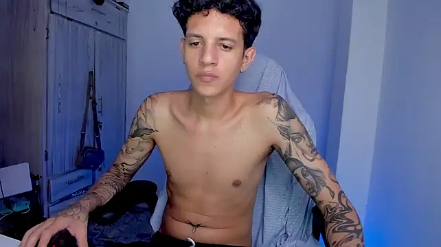 tylerrnova stripchat live cam model