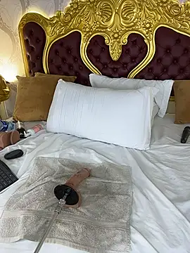 KendralHolson stripchat live cam model