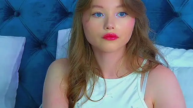 KeiraAsti stripchat live cam model
