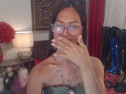 Nathalieheartt stripchat live cam model