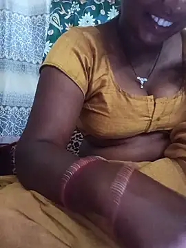 PUJA770 stripchat live cam model