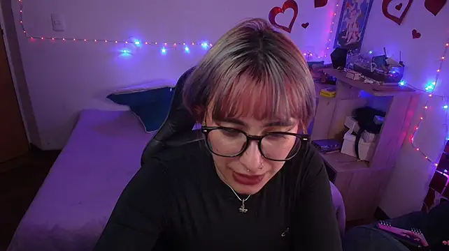 Miacatsito3 stripchat live cam model
