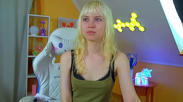 HannahHollis stripchat live cam model