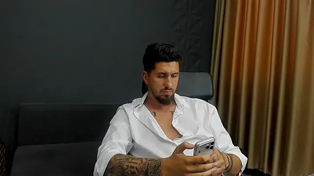 LoganStroud stripchat live cam model