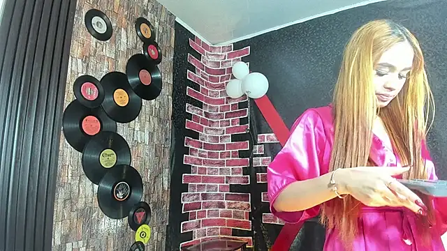 lucy__blaze stripchat live cam model