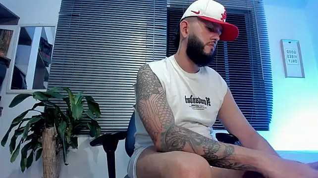 Bigsmalle stripchat live cam model