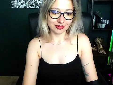 loveHeidi stripchat live cam model